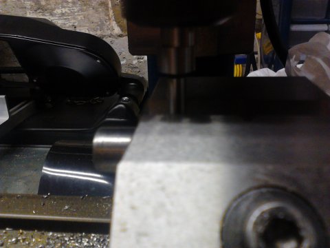 Edge finding on solid jaw of milling vise